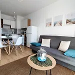 شقة White & Blue غدينيا